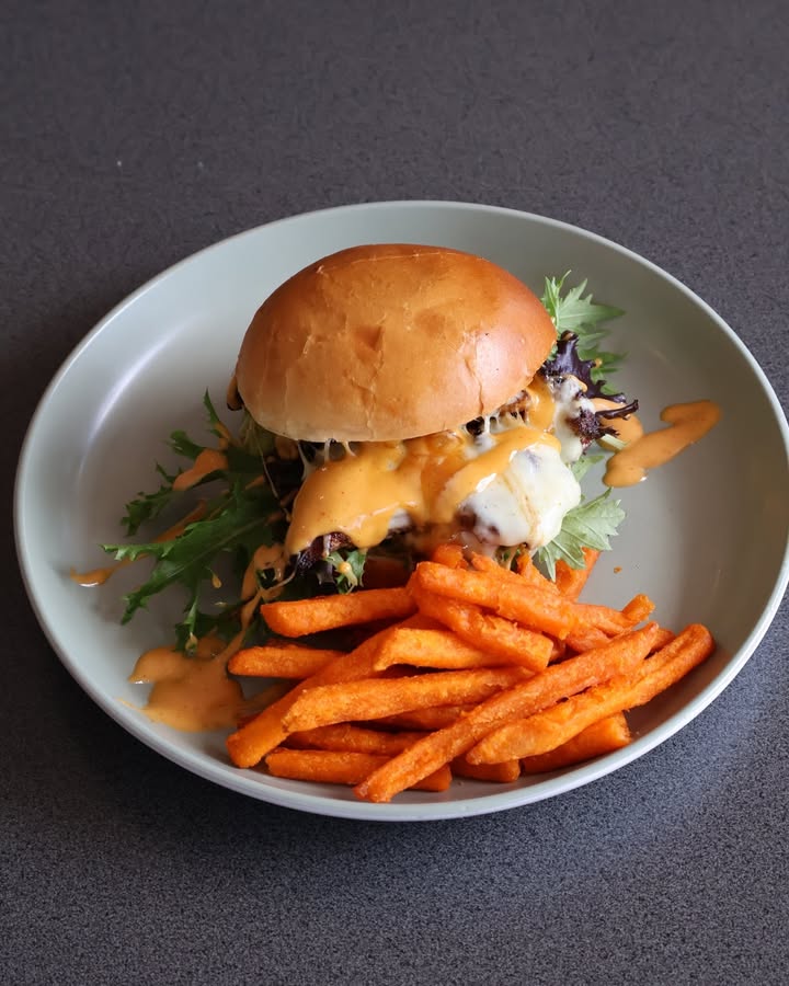 Featured image for “King Burger & A Pint Sunday Special: All Day Dining at Club Burleigh”